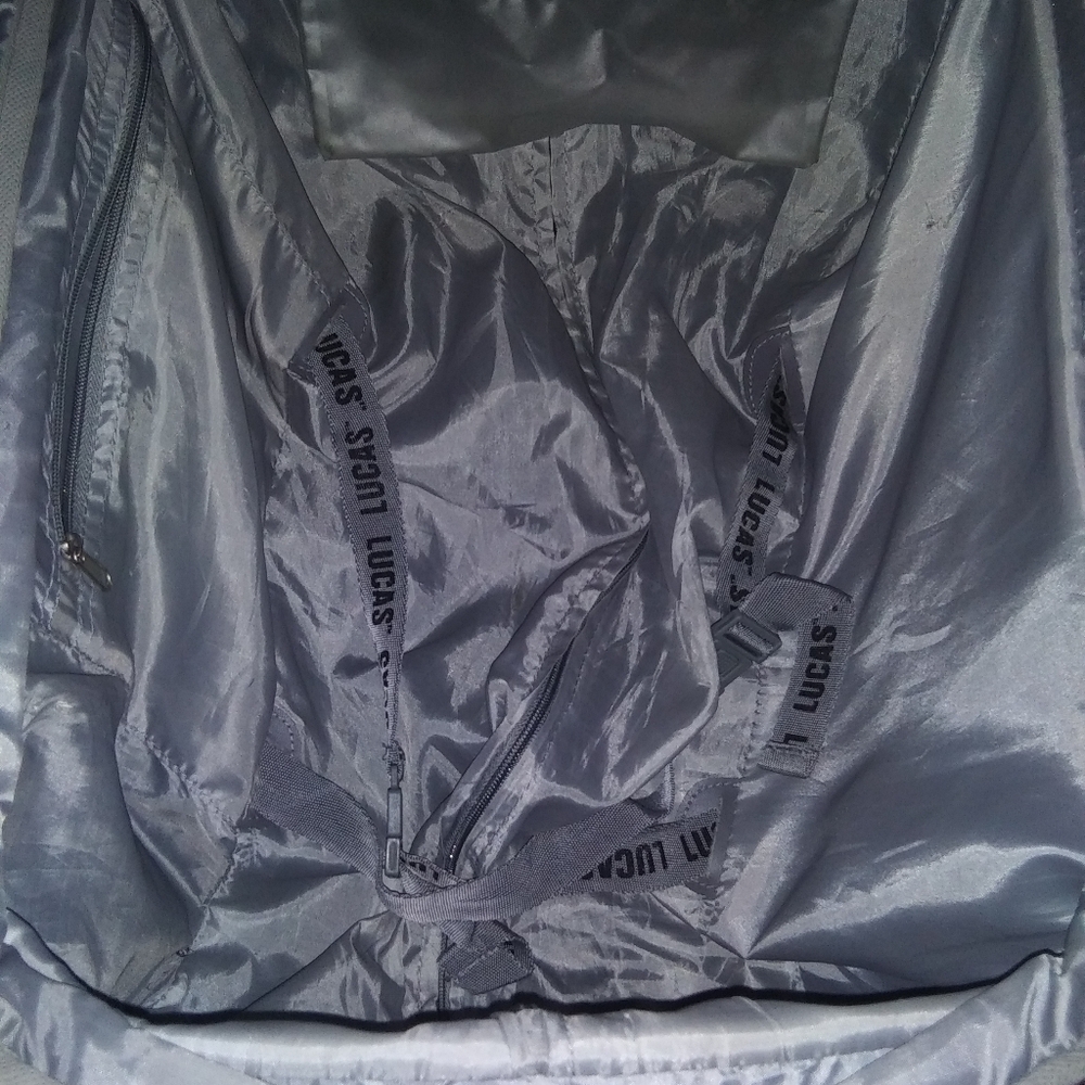 Selling my suitcase I don't have use it any more